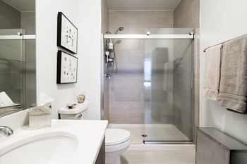 Start and end your day in comfort. Spa-inspired bathrooms with sleek finishes and glass showers